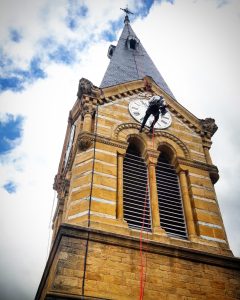 Remise-en-place-aiguille-horloge église