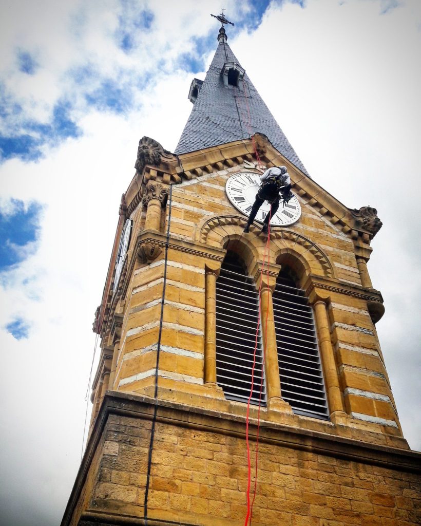 Remise-en-place-aiguille-horloge église